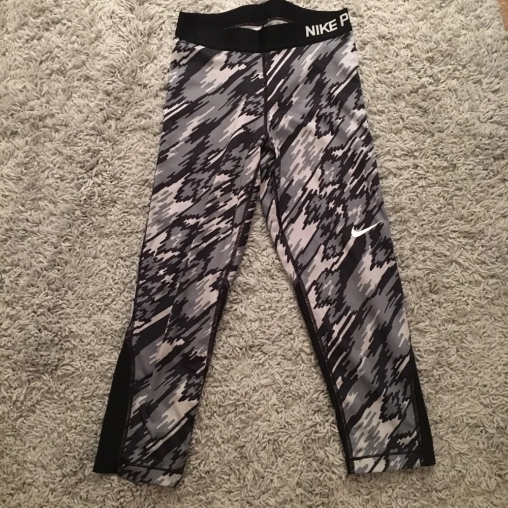 Nike Pro Camo Leggings Size Small!